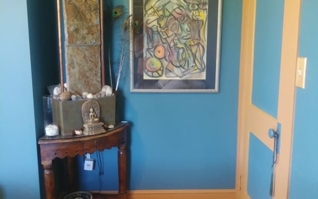 Share Sacred Space with a Tantric Yogi in Cozy Om Home - Picture 8