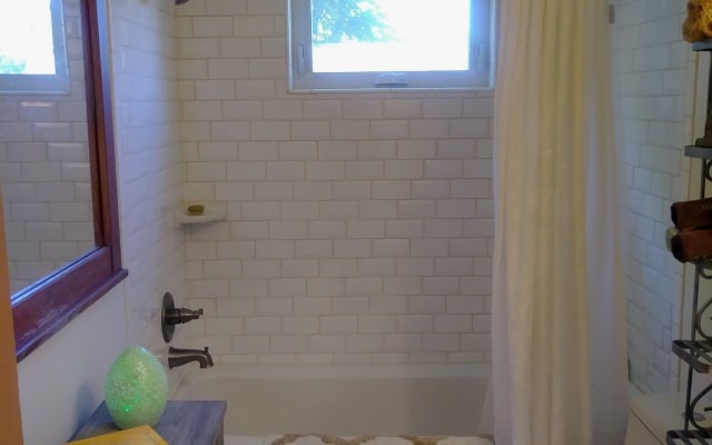 Share Sacred Space with a Tantric Yogi in Cozy Om Home - Picture 9