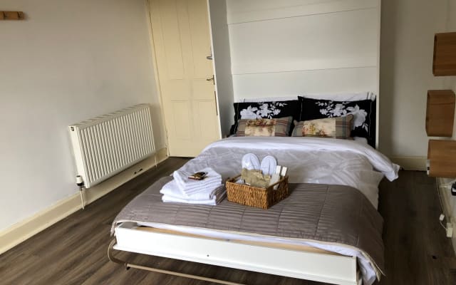 Quarto privado espaçoso e encantador, perto de atracções turísticas.