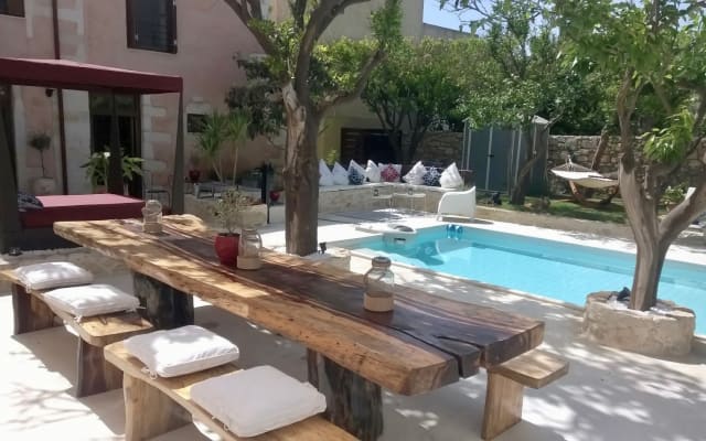 The Manor - Villa storica privata con piscina a Rethymno, Creta