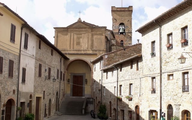 Un luogo di pace in Toscana, immerso in un borgo medievale italiano