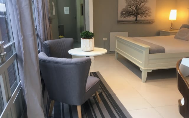 THREESOME STUDIO # 1 Queen + sleeping coach (De Waterkant GAY village) - Picture 6