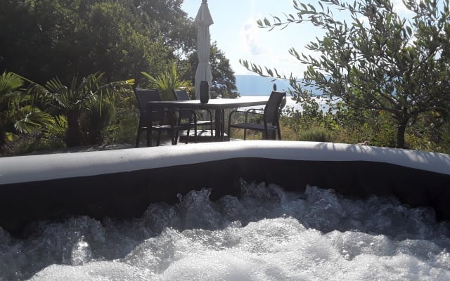 Casa espaçosa e luminosa, vista terraço/lagoa, jacuzzi*.