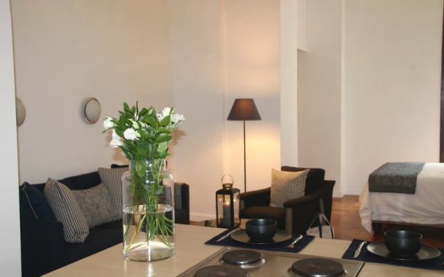 Designer Art Deco Apartment - Picture 9