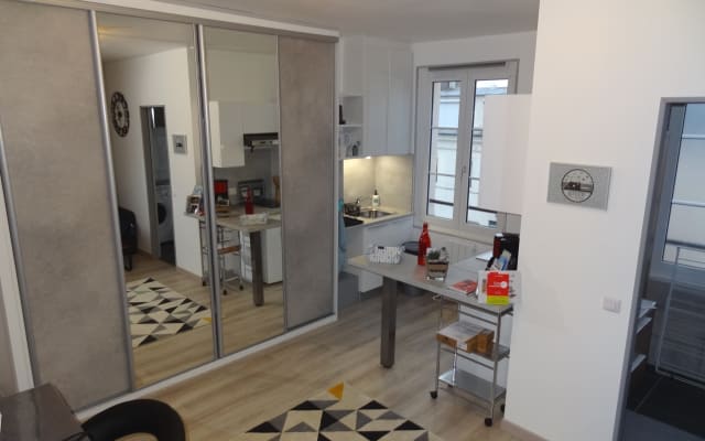 Studio with full view of the Seine, 2 steps from the center