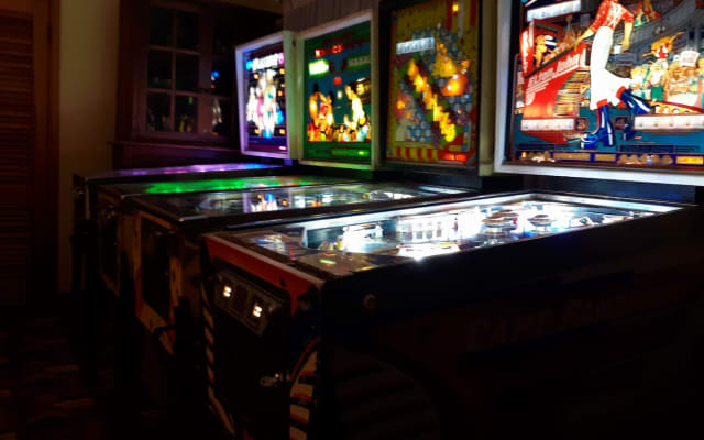 A safe, clean house full of steel balls... and vintage game consoles - Picture 11