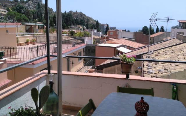 Loft city-center, terrace in the heart of Taormina.
