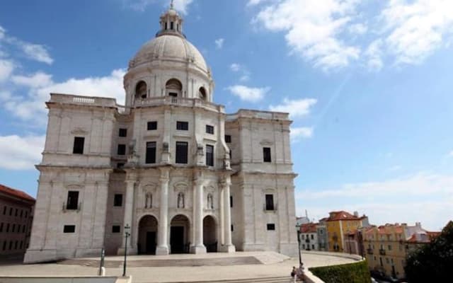 Studio for 2 next to Alfama, Feira da Ladra and rw station - Picture 16