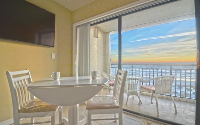 Oceanfront 1 BR Condo w/ The Best 180° Views of Beach