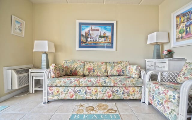 Oceanfront 1 BR Condo w/ The Best 180° Views of Beach