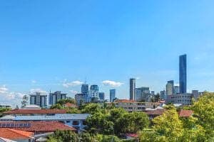 Petite chambre mignonne dans une banlieue intérieure pratique