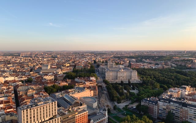 Das höchste Wohngebäude in Madrid. Zimmer mit eigenem Bad. - Foto 30