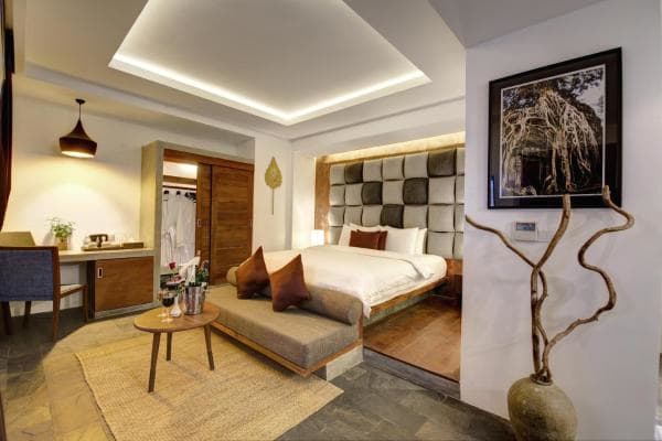 Premier King Suite