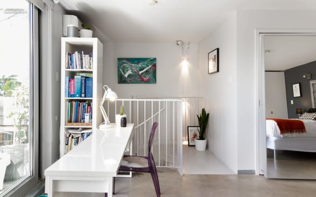Modern and minimalist loft on 2 floors in the Gay Village