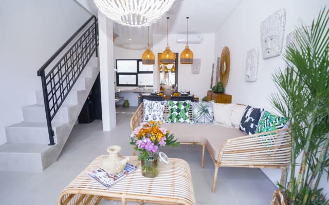 Seminyak NUEVA villa estilo loft con piscina privada. wifi y ama de...