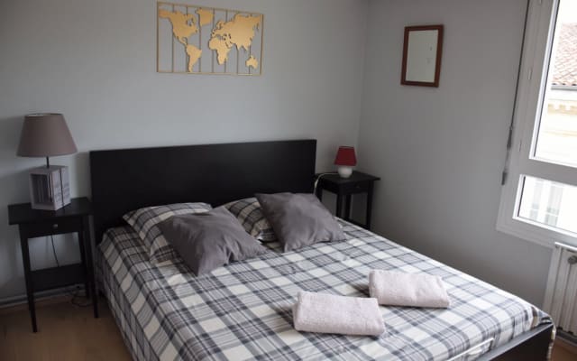 Quarto em apartamento grande Chartrons / Jardim público