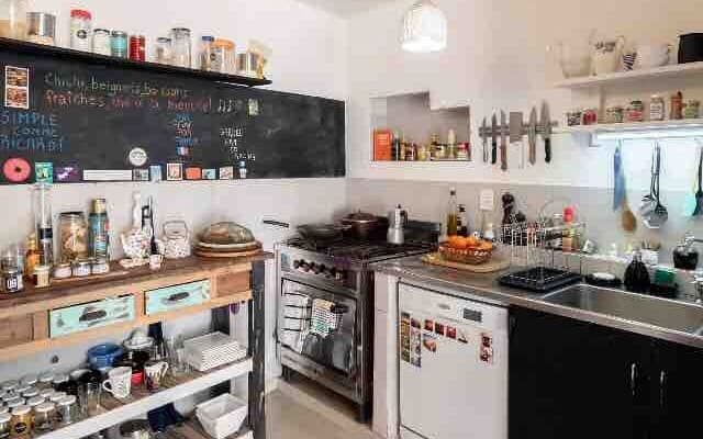 Grande chambre dans une maison d'artiste au Palermo Holywood