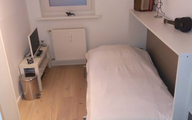 Small modern room close to the city centre