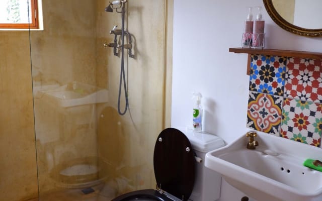 Warm and Cozy room in a Victorian mini house close to cape town centre