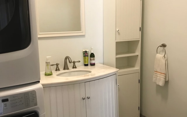 Sunny Rm in 3 bd/1.5 ba Shared Home in Oakland, Near SF - Picture 10