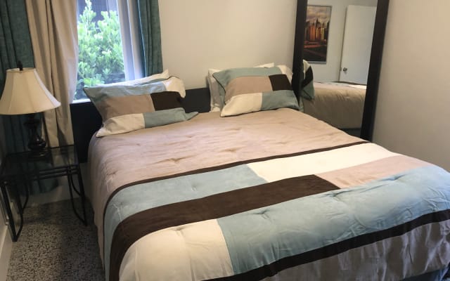 2 BR Haus, Nähe zum Hafen, Strand, Geschäfte, Einkaufsmöglichkeiten