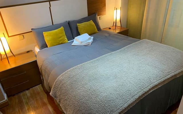 Room with en-suite bathroom in the center of town