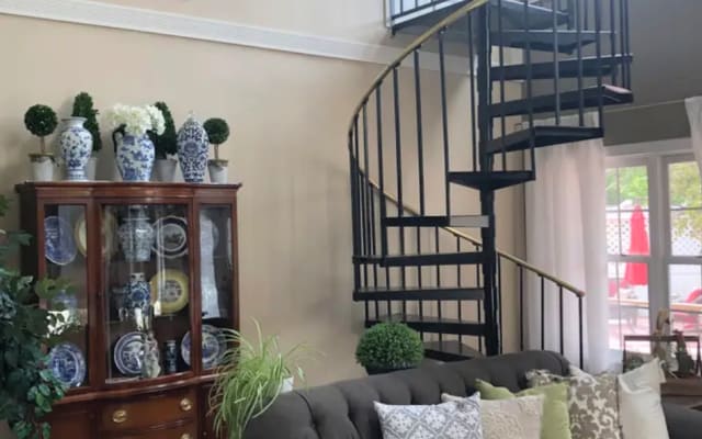Gorgeous Victorian with Private Rooms for Rent - Picture 12