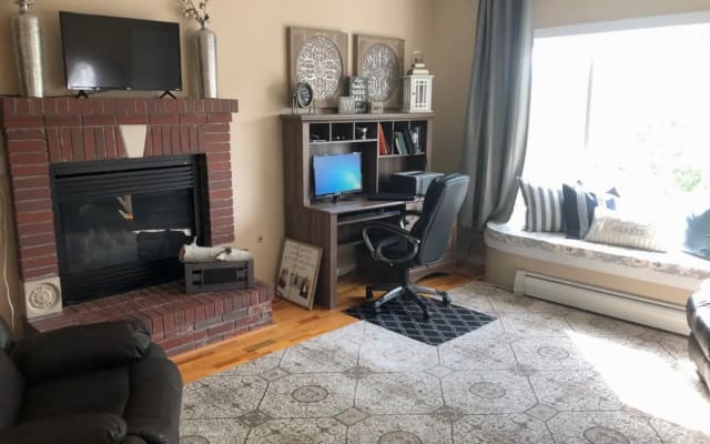 Gorgeous Victorian with Private Rooms for Rent - Picture 13