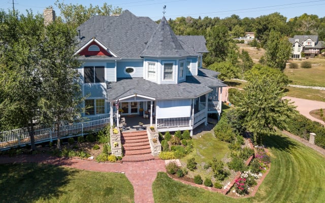 Splendido Vittoriano con camere private in affitto