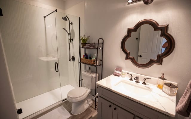 Gorgeous Victorian with Private Rooms for Rent - Picture 19