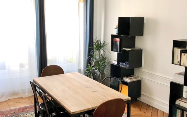 Beautiful private room near Canal St-Martin