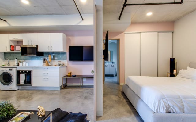 ¡Loft de lujo y acogedor a estrenar, excelente ubicación y servicios!