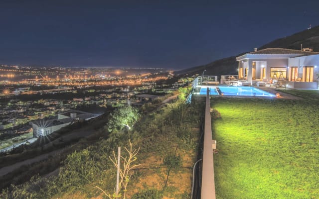 Villa Kedria avec piscine privée chauffée et vue panoramique sur l'océa