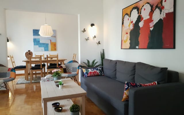 Espaçoso 110M2 2Tomadas 2Casas de banho/ Gazi-Centro Atenas/ até 6Hóspe