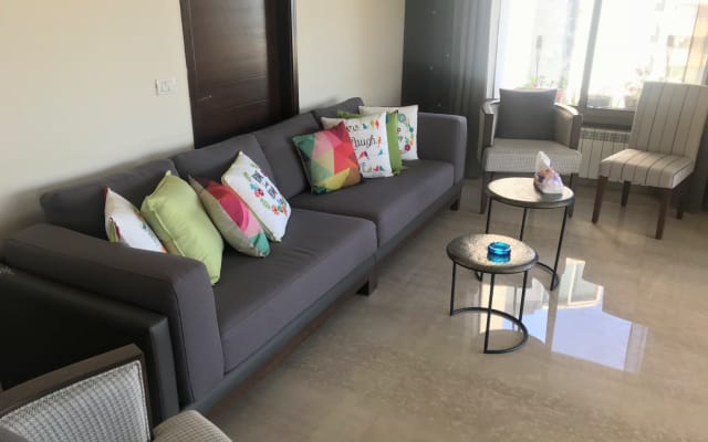 Apartamento acolhedor numa colina | Vista para o mar