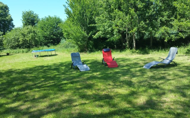 Mein Zuhause ist ein kleiner Betrieb in einem abgelegenen Garten, der...