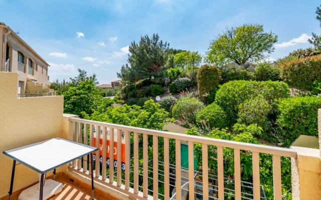 STUDIO Middle Überblick über Grünflächen und Meer