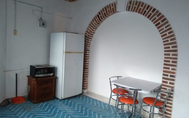Estudio azul a 3 manzanas de la plaza