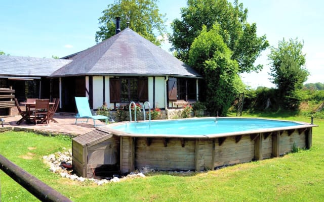 Gite with private garden and pool in the heart of Normandy