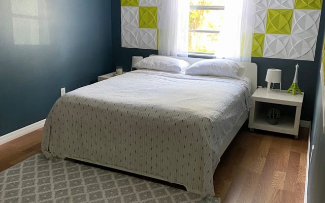 Quarto recentemente renovado e muito limpo.