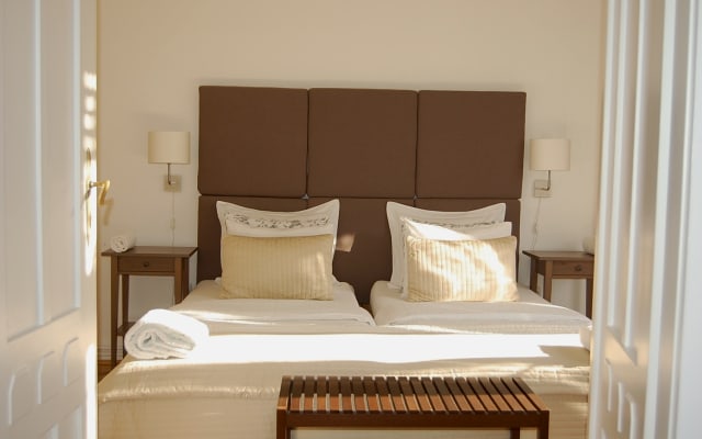 3 camere da letto, 2 bagni, con balcone accanto all'Opera, minibar...