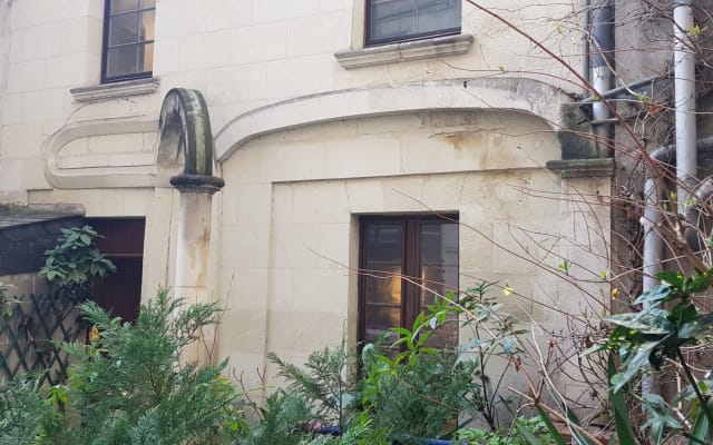 Casa tripla atipica in posizione tranquilla, iper-centro di Angers