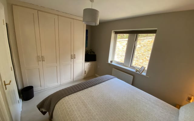 Chambre à coucher avec salle de bain dans le domaine de Stoke Park