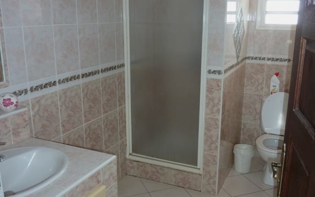T2 air-conditioned, wifi at rivière saint Louis with shared pool