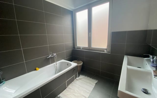 Camera da letto accogliente con bagno e servizi igienici separati