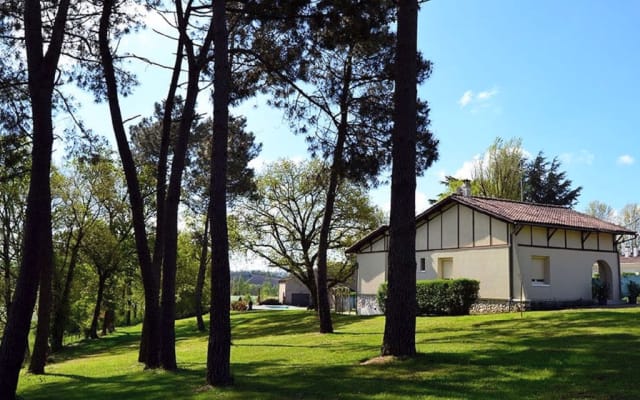 Country Retreat with private swimming pool and your own driving range!