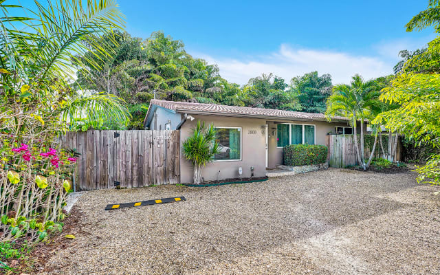 2/1 con piscina per 4 persone, a 5 minuti a piedi da cibo e...