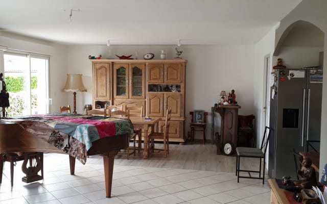 Nice & comfortable house in a quiet area with large garden & swimming...