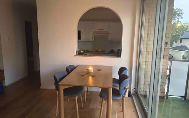 Chambre privée ensoleillée dans un appartement naturiste/nudiste...