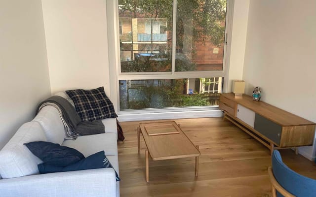 Chambre privée ensoleillée dans un appartement naturiste/nudiste...